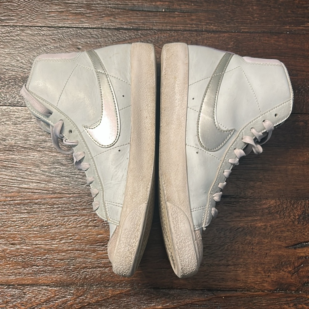 Nike Blazer Mid '77 High-Top Sneakers - Picture 2 of 9